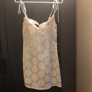 White daisy dress